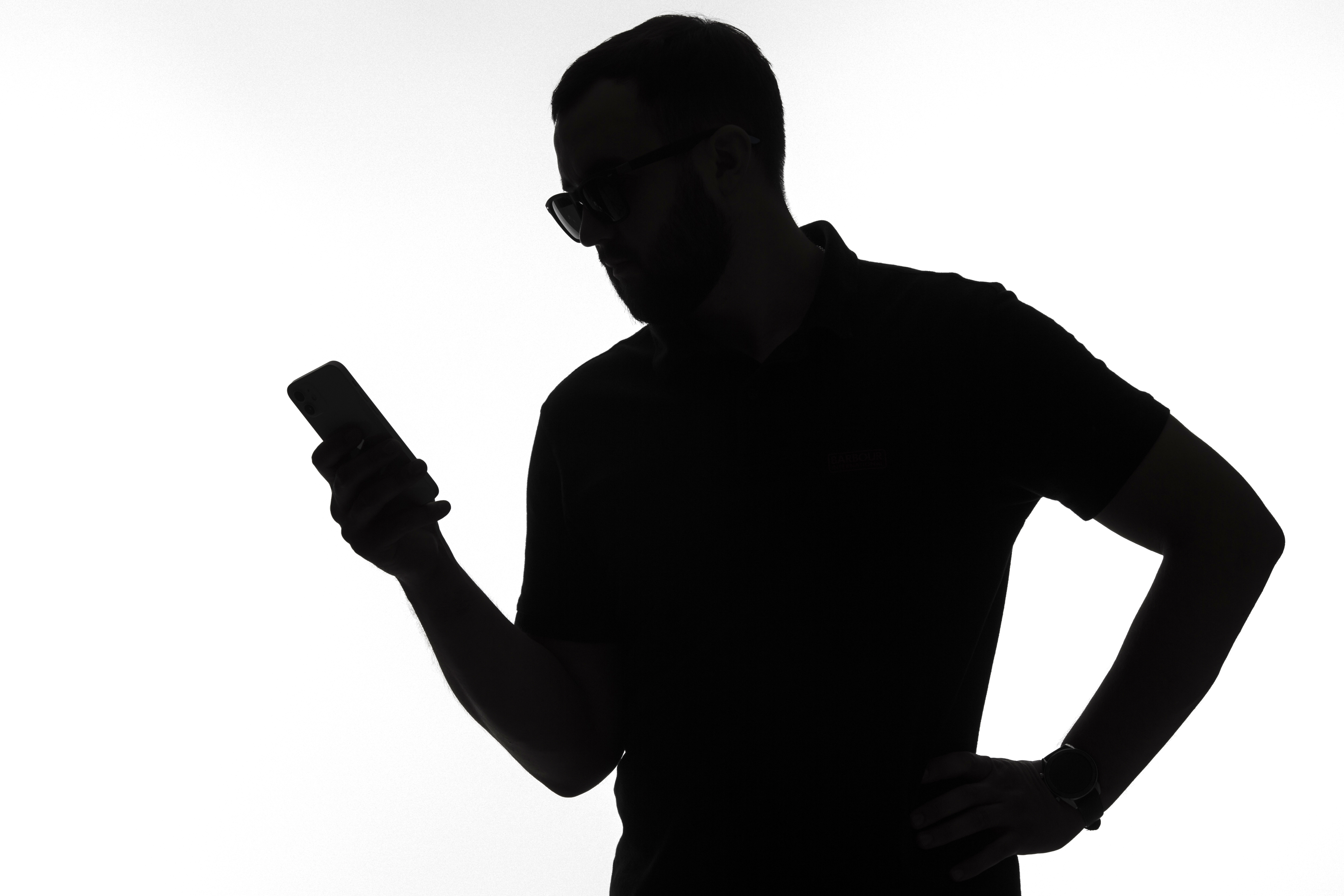 classic-portrait-silhouette-man